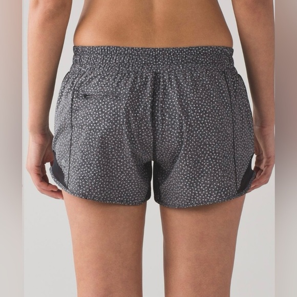 Lululemon Hotty Hot 4” Short Reflective
Frozen Fizz Reflective Silver Size 8 - Picture 8 of 9